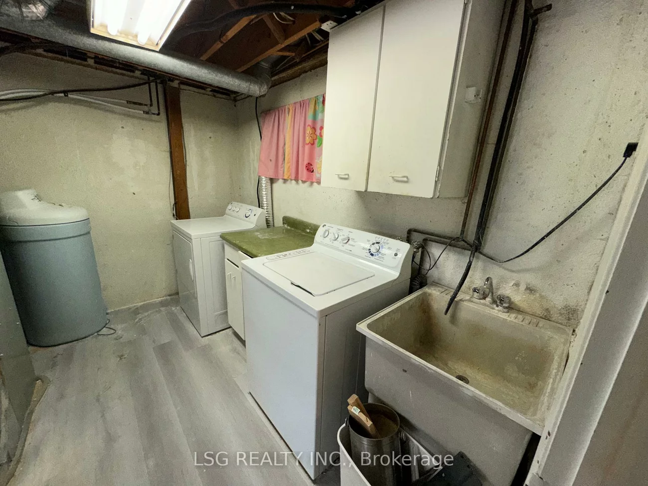 46, Devins, Aurora Heights, Aurora