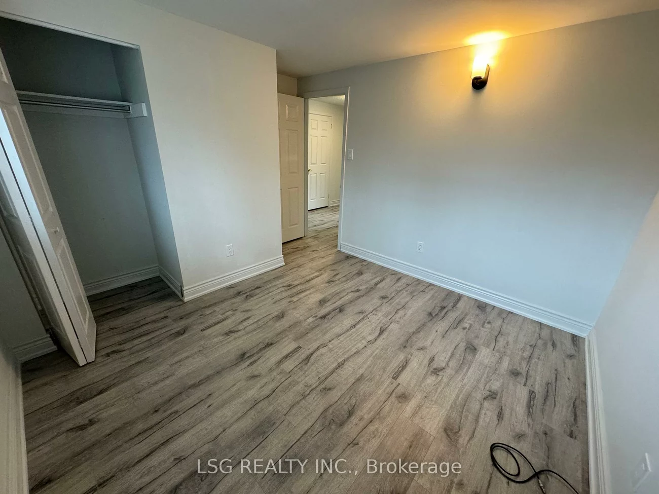 46, Devins, Aurora Heights, Aurora