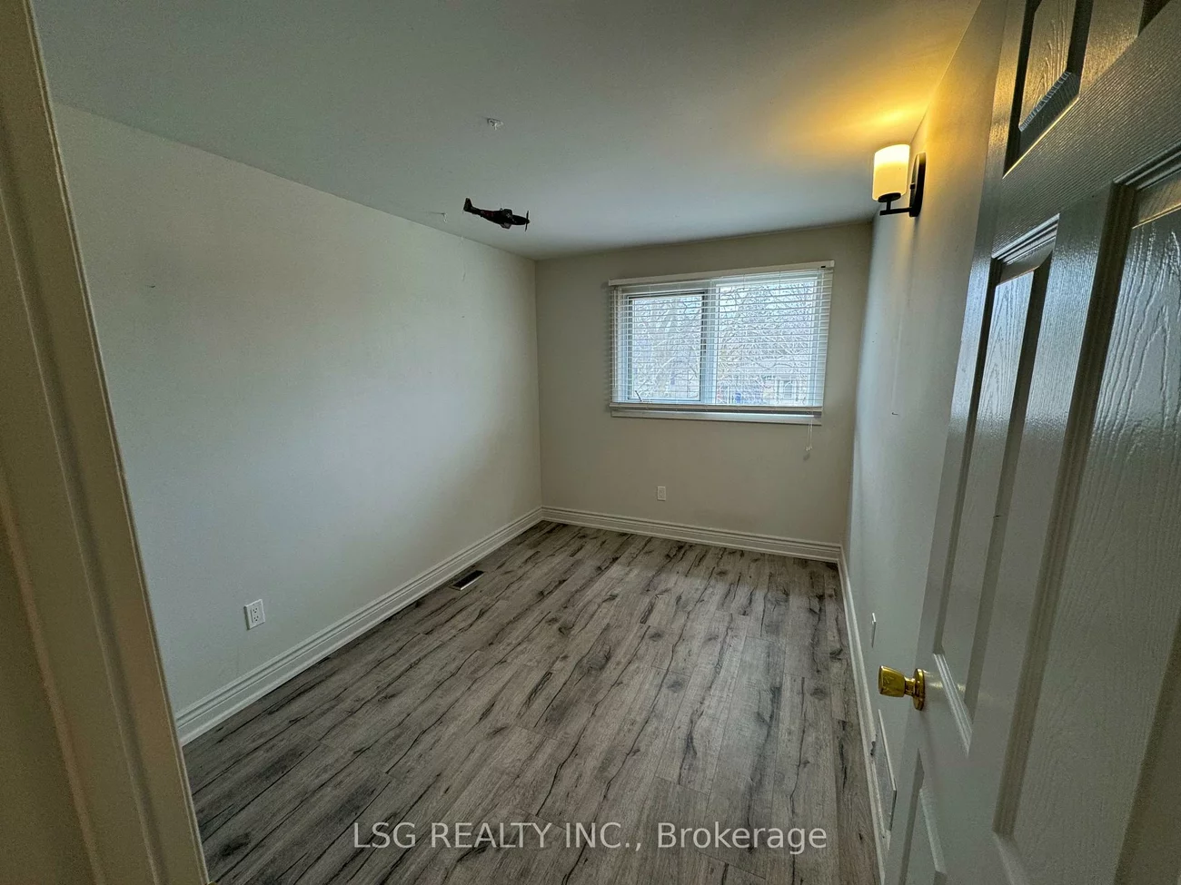 46, Devins, Aurora Heights, Aurora