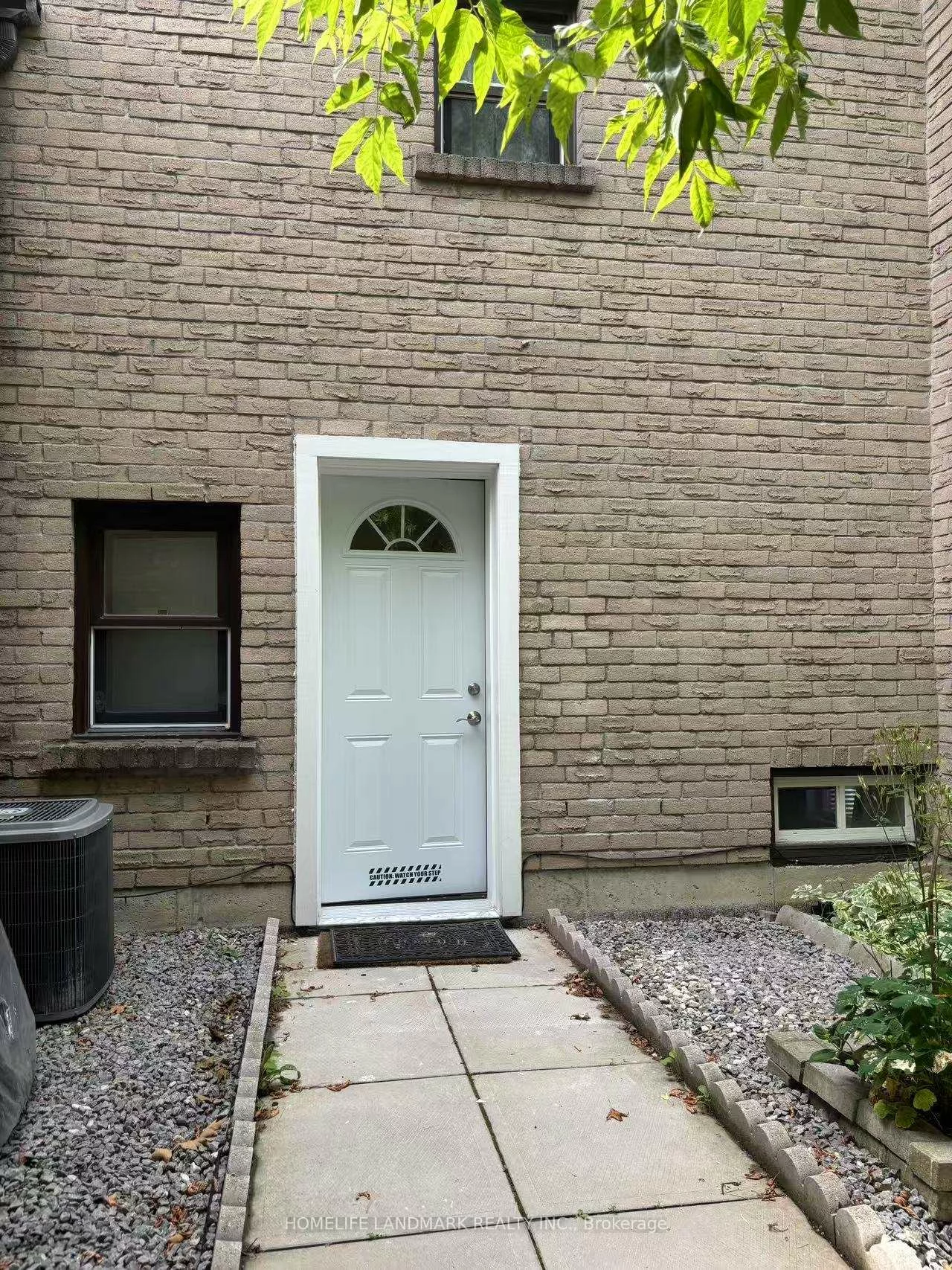 128 A, Spruce, Aurora Village, Aurora