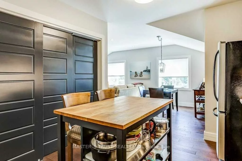 720B, Wellington, Aurora Heights, Aurora
