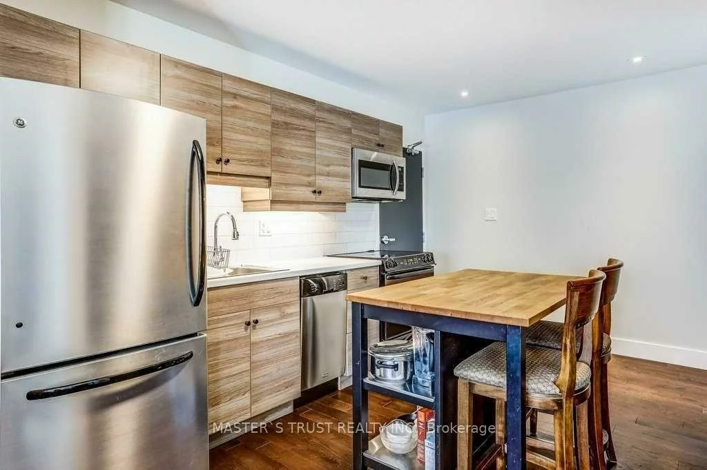 720B, Wellington, Aurora Heights, Aurora