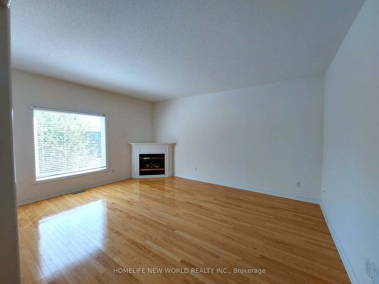 223, Bilbrough, Bayview Northeast, Aurora