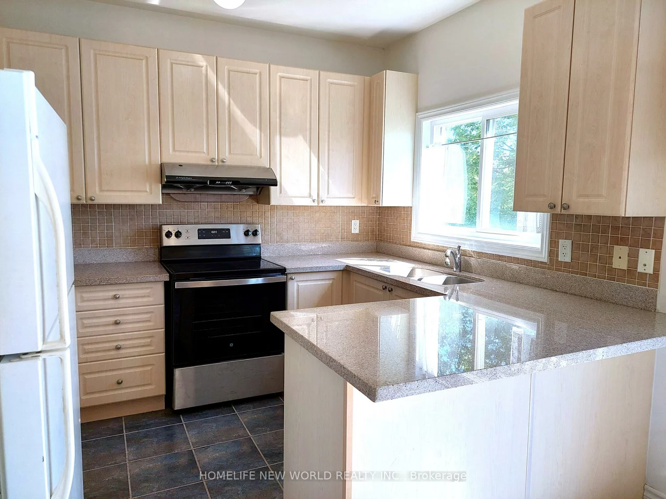 223, Bilbrough, Bayview Northeast, Aurora