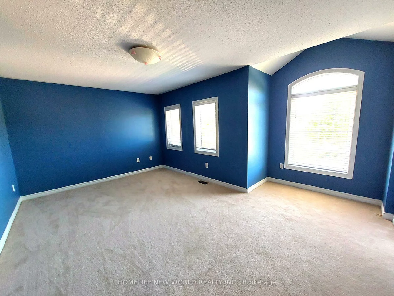 223, Bilbrough, Bayview Northeast, Aurora