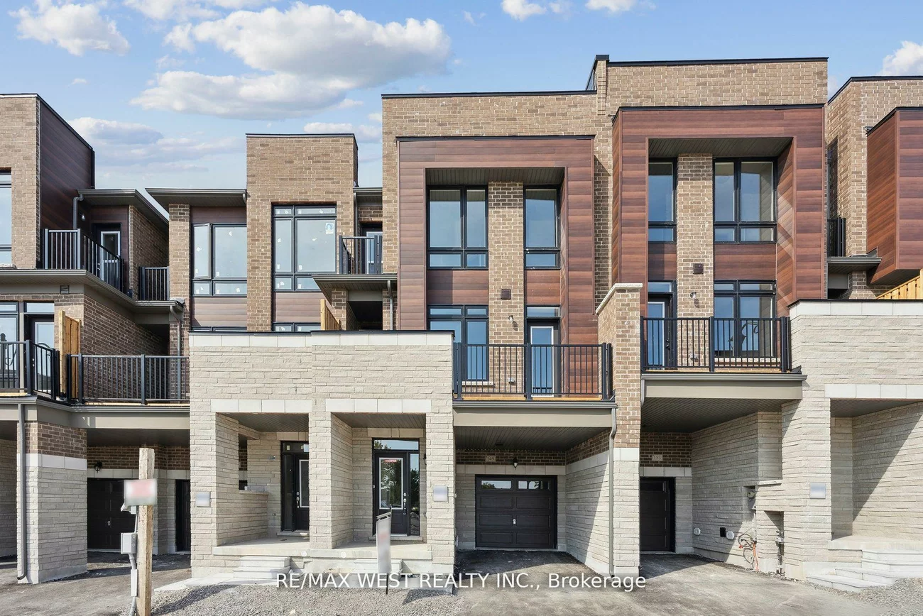 149, Blick, Bayview Wellington, Aurora
