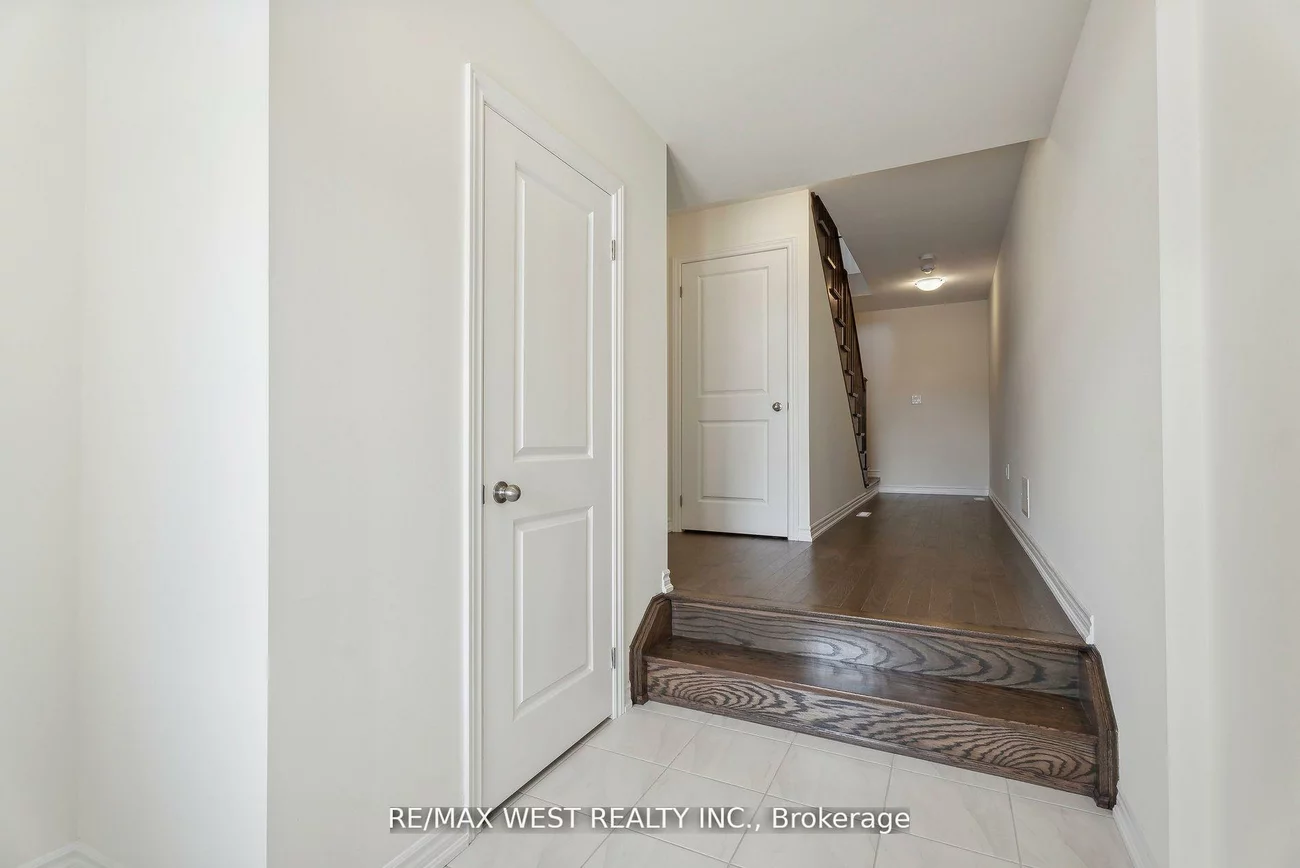 149, Blick, Bayview Wellington, Aurora