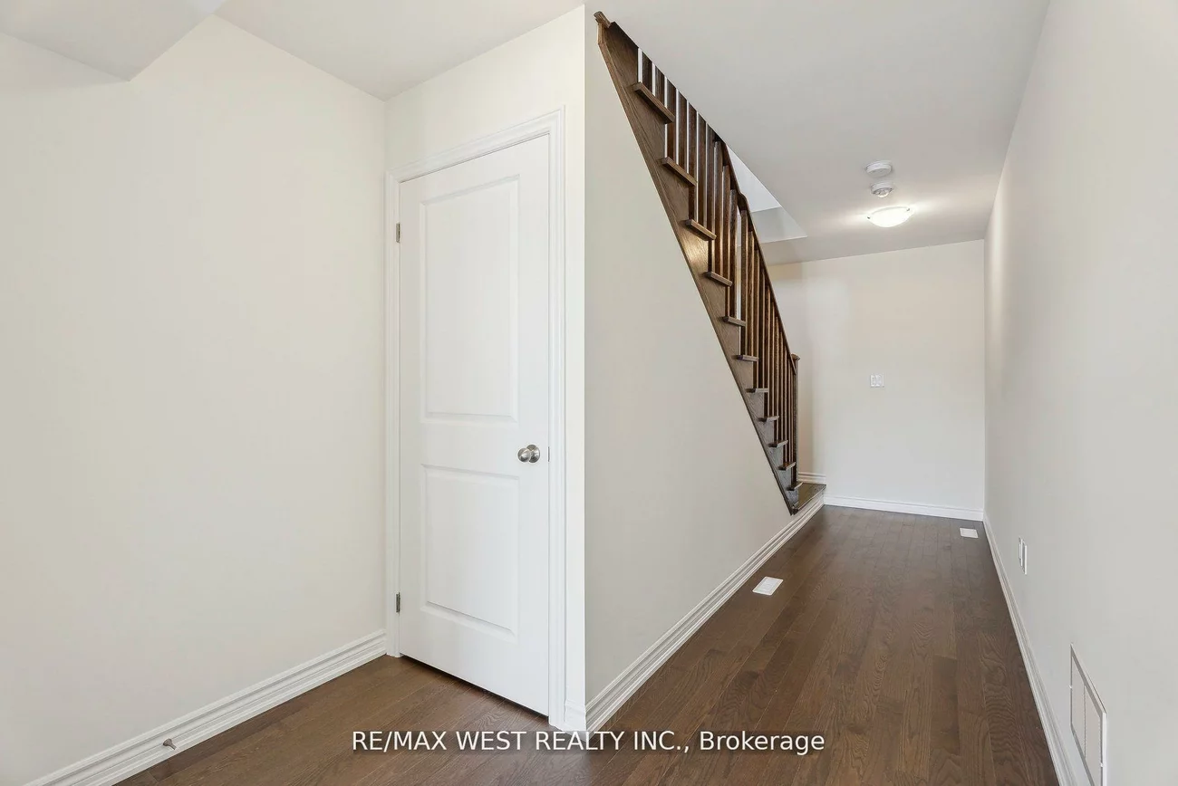 149, Blick, Bayview Wellington, Aurora