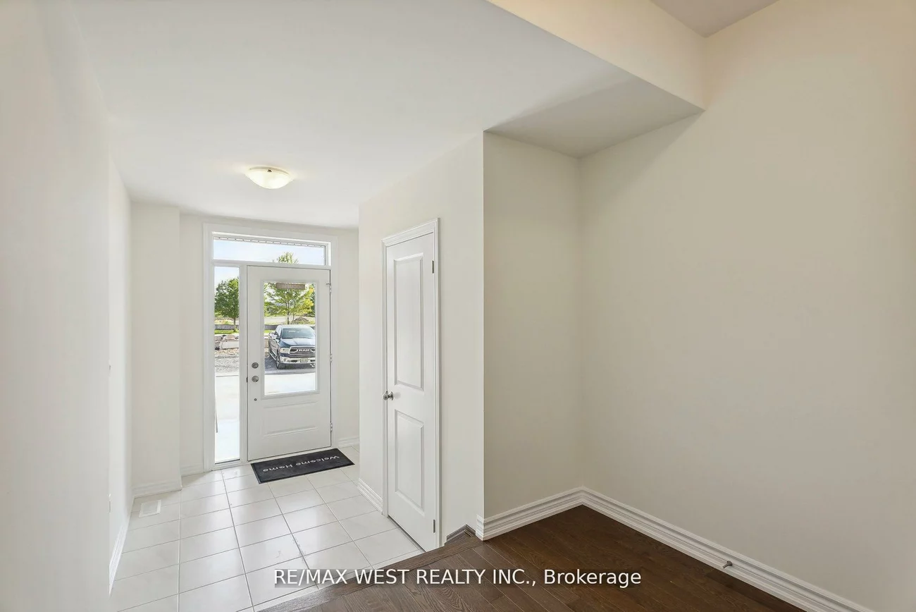149, Blick, Bayview Wellington, Aurora