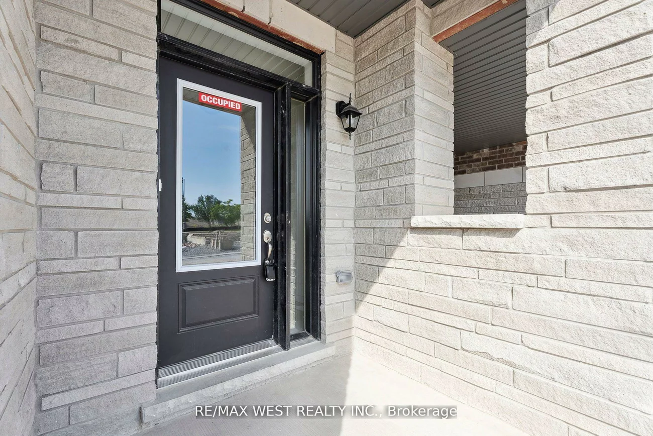 149, Blick, Bayview Wellington, Aurora