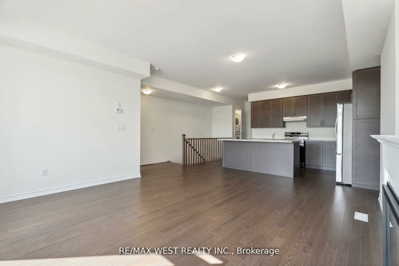 149, Blick, Bayview Wellington, Aurora