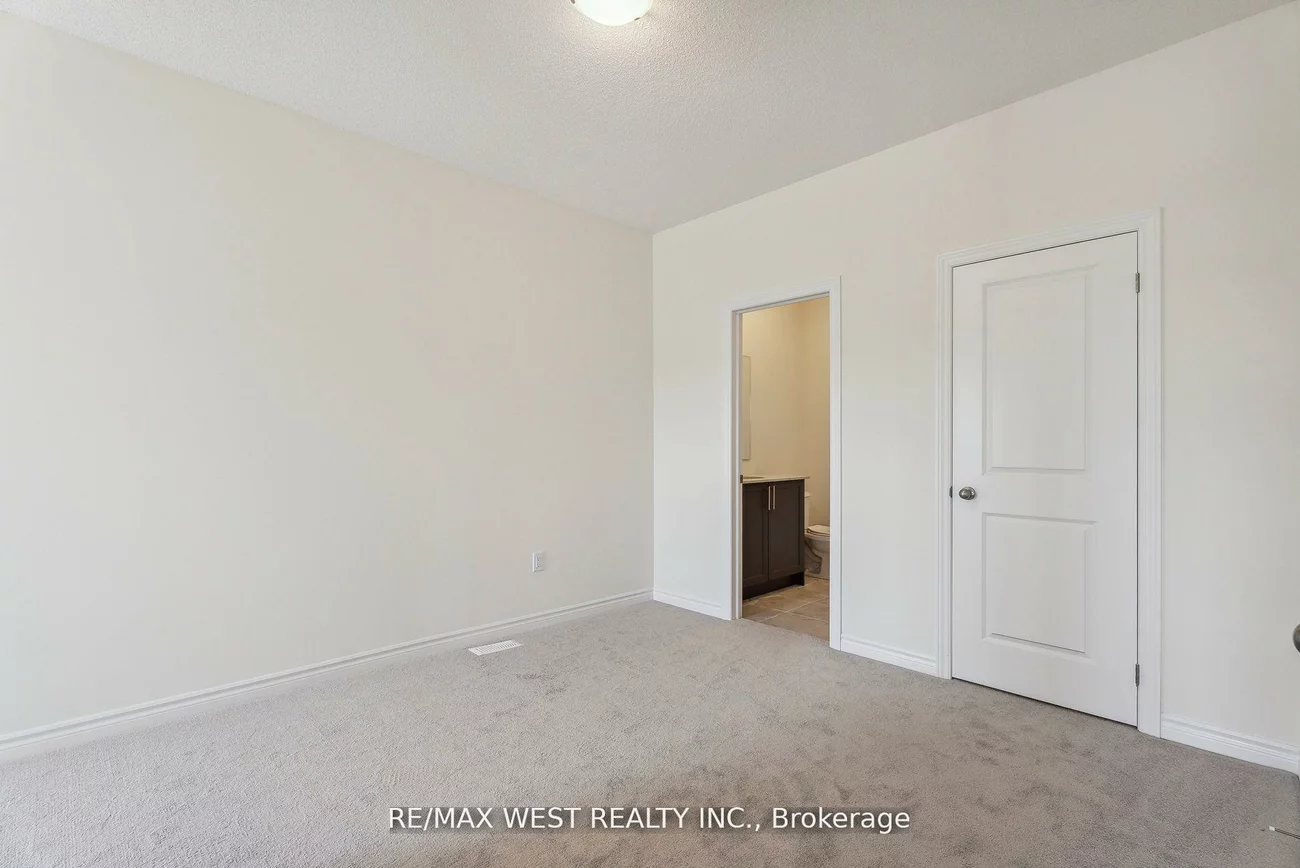 149, Blick, Bayview Wellington, Aurora