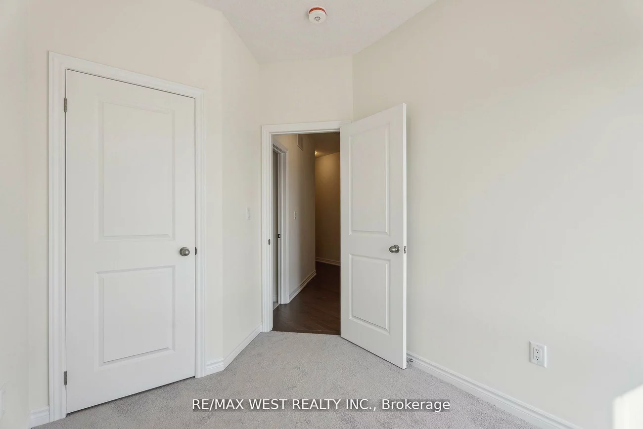 149, Blick, Bayview Wellington, Aurora