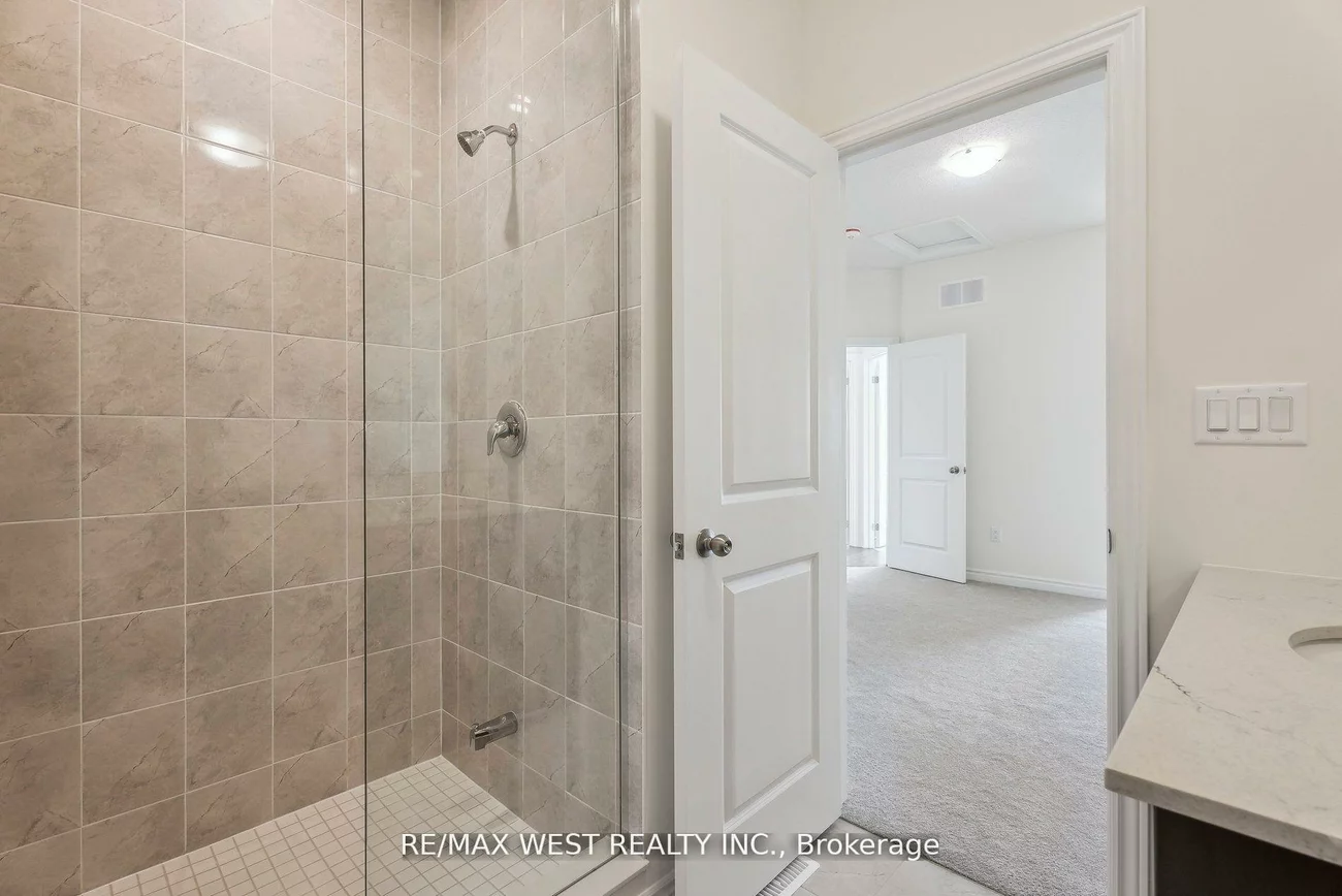 149, Blick, Bayview Wellington, Aurora