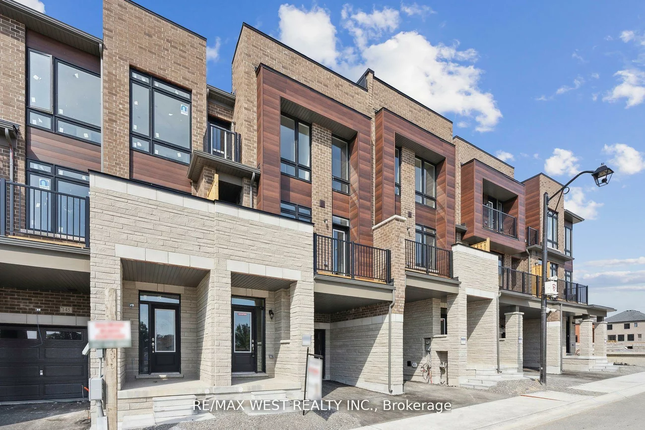 149, Blick, Bayview Wellington, Aurora