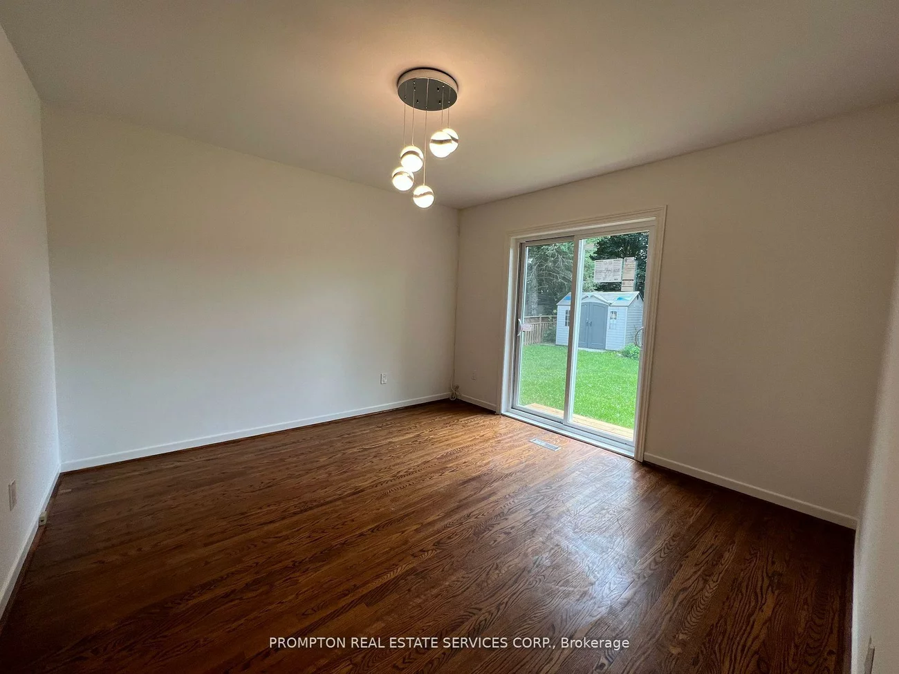 17, Devins, Aurora Heights, Aurora