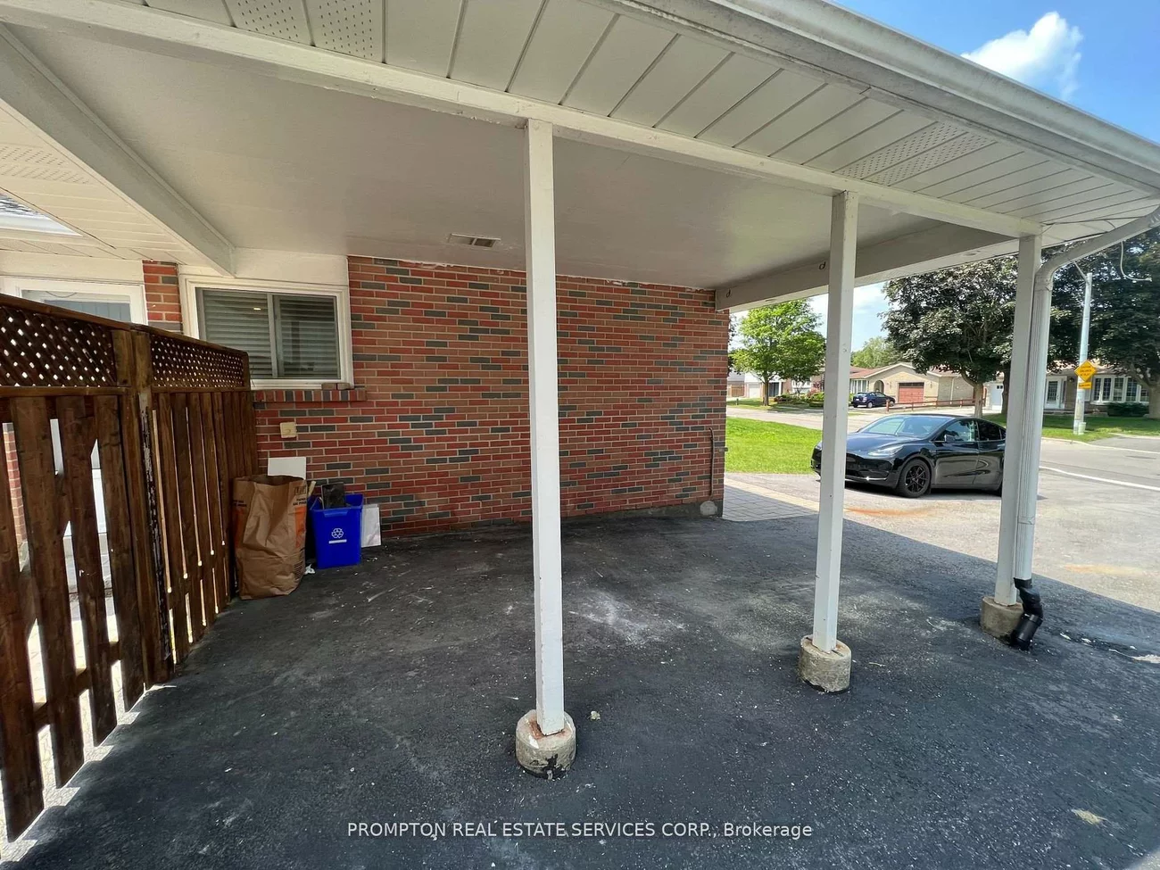 17, Devins, Aurora Heights, Aurora