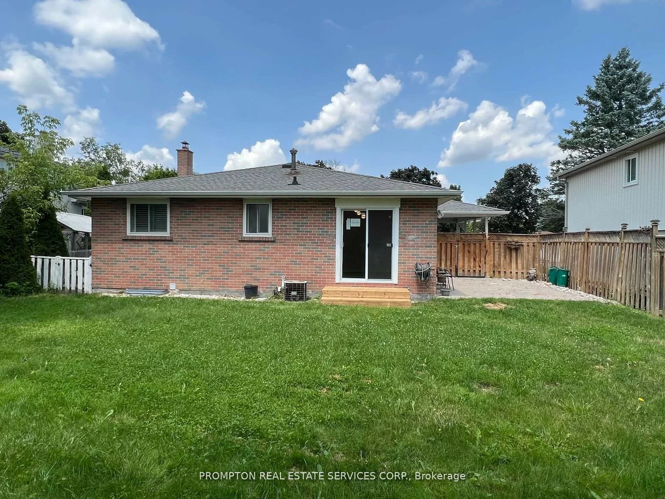 17, Devins, Aurora Heights, Aurora