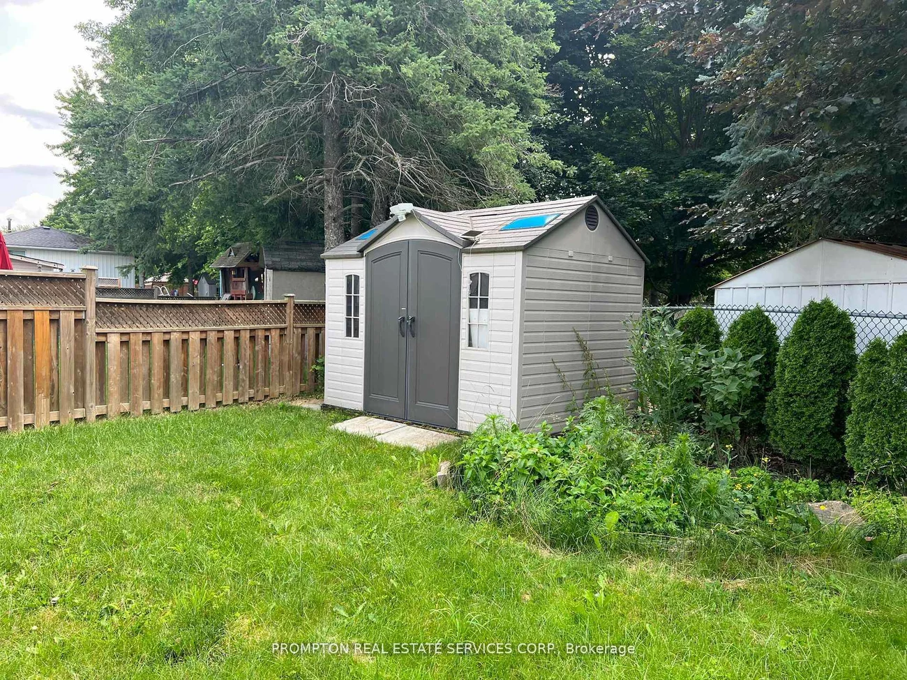 17, Devins, Aurora Heights, Aurora