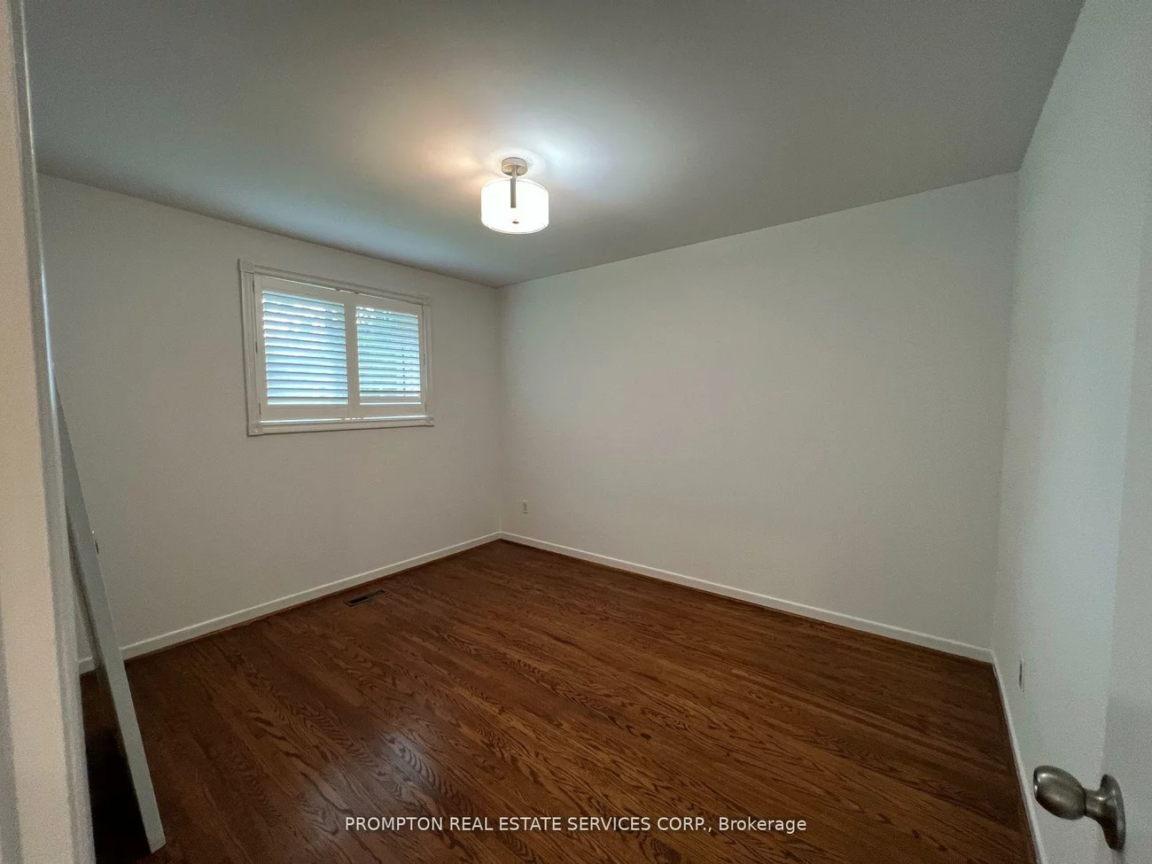 17, Devins, Aurora Heights, Aurora