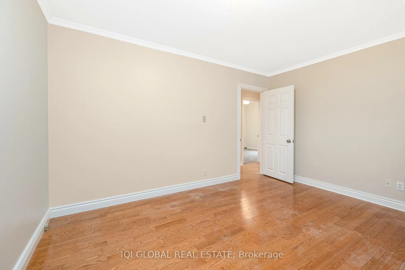 10, Holman, Aurora Highlands, Aurora