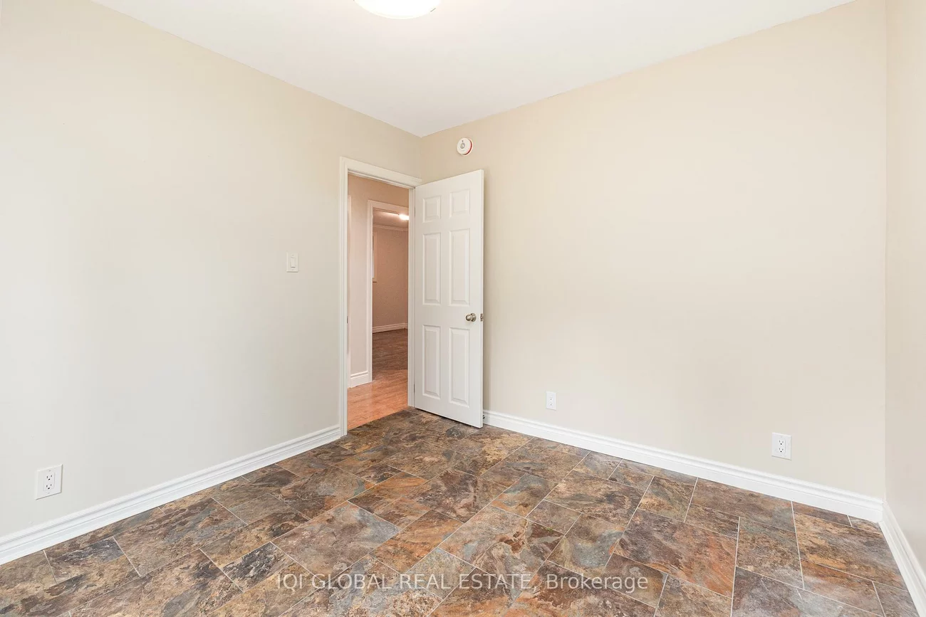10, Holman, Aurora Highlands, Aurora
