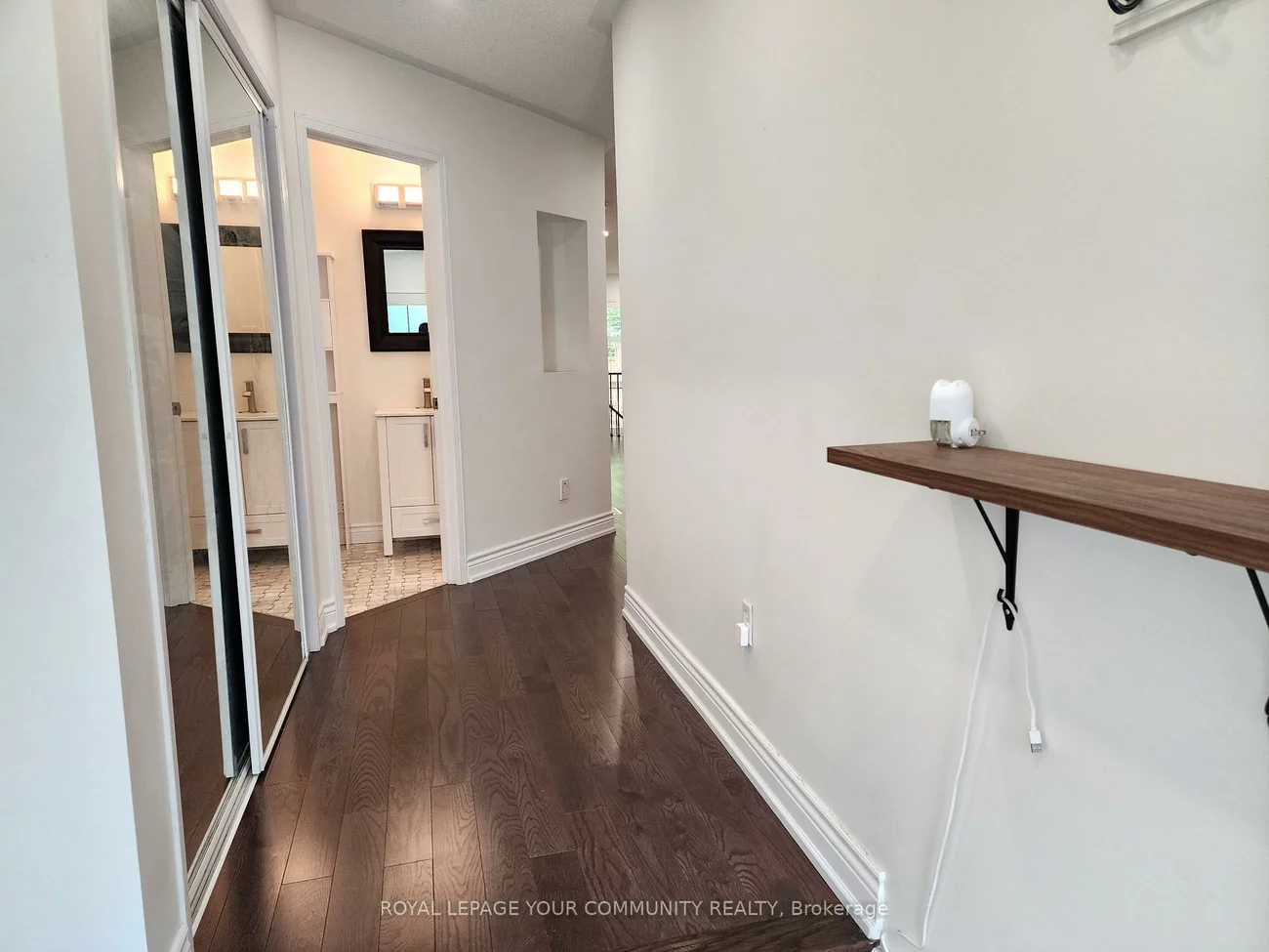 42, Woodroof, Bayview Wellington, Aurora