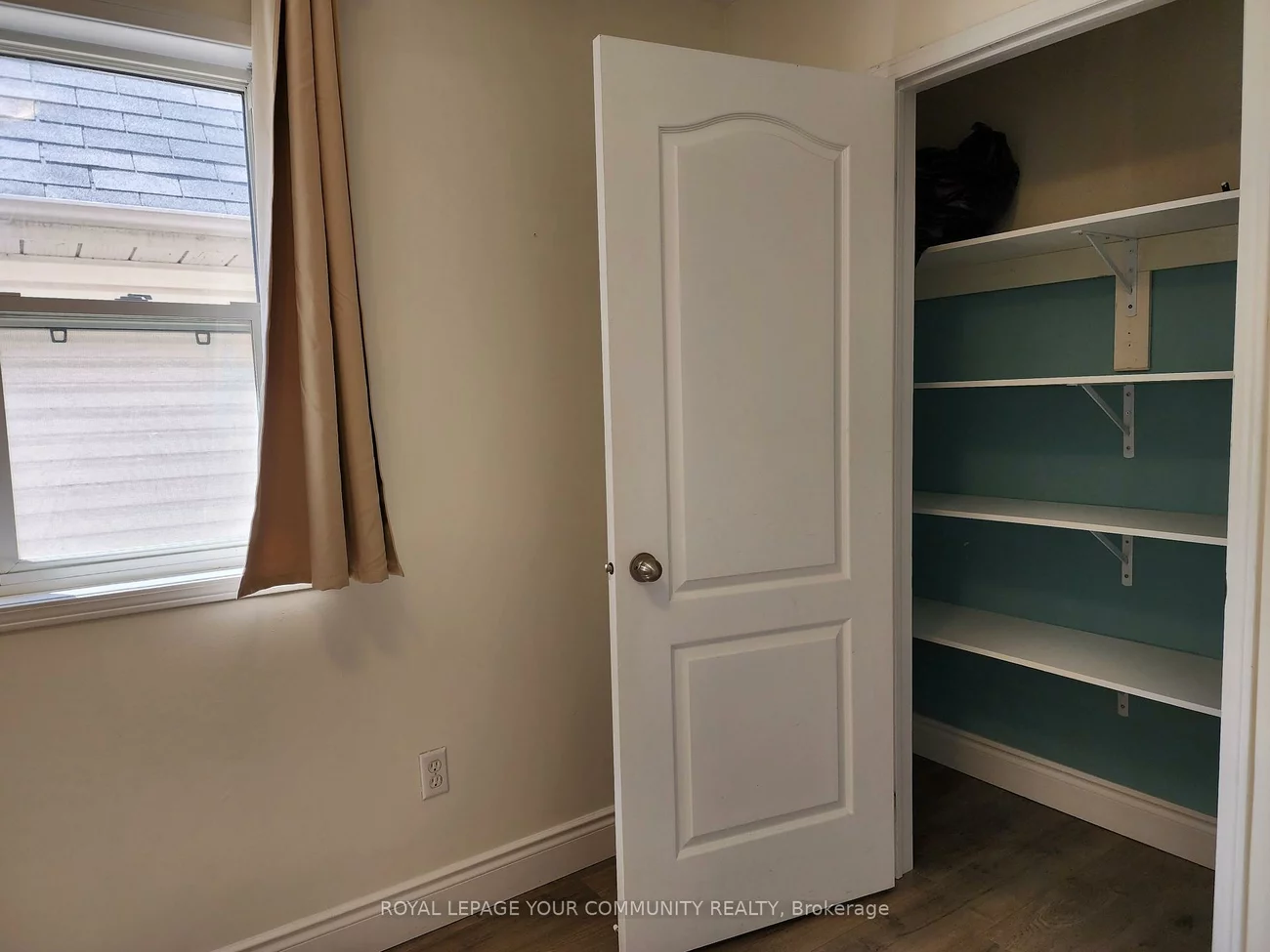 42, Woodroof, Bayview Wellington, Aurora