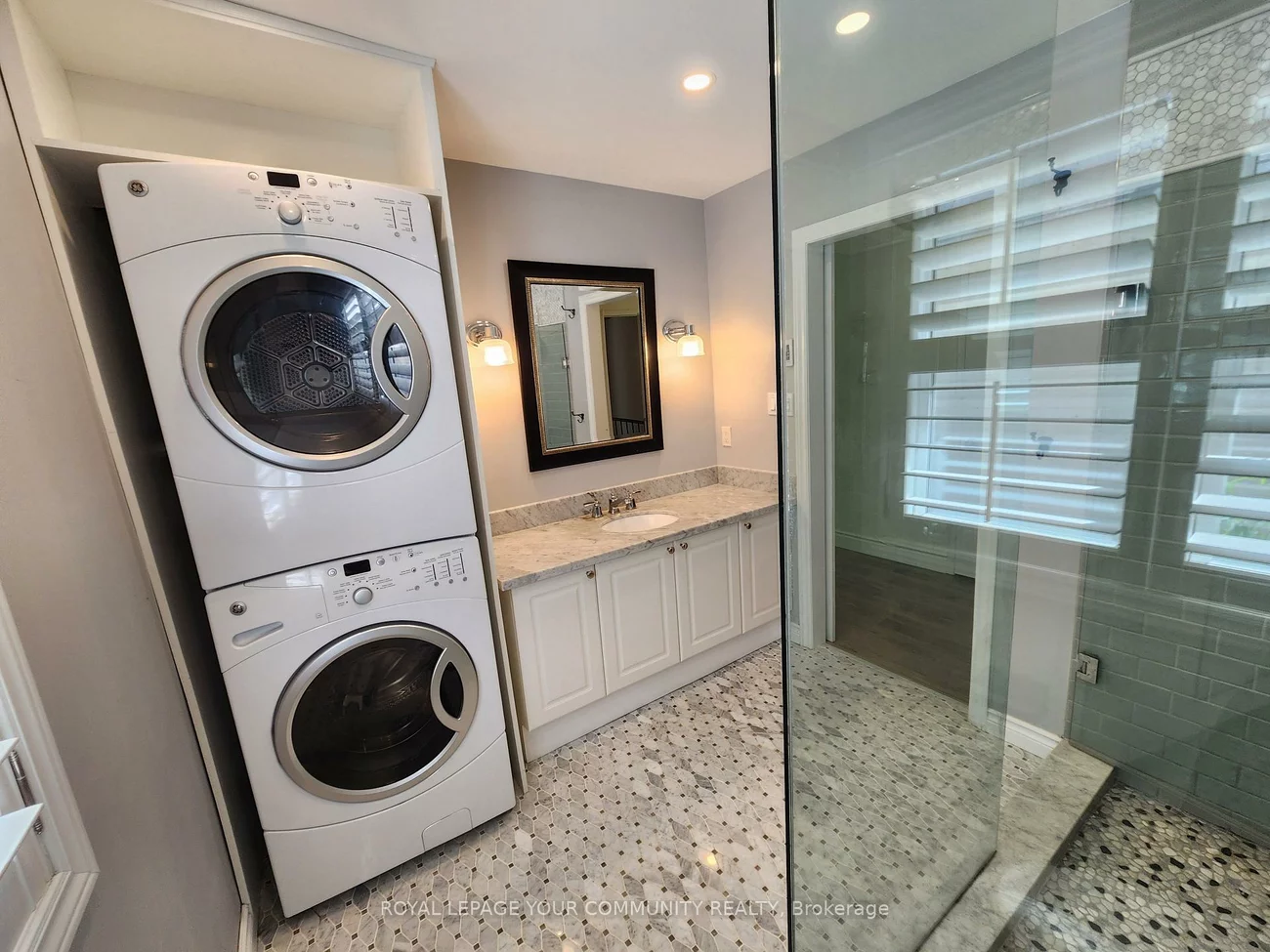 42, Woodroof, Bayview Wellington, Aurora