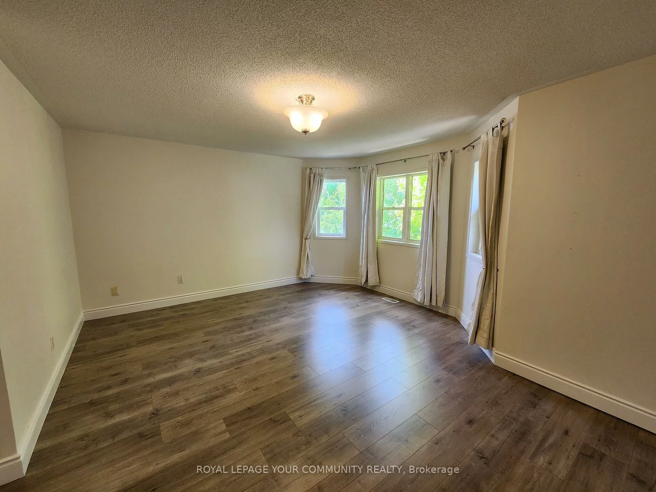 42, Woodroof, Bayview Wellington, Aurora