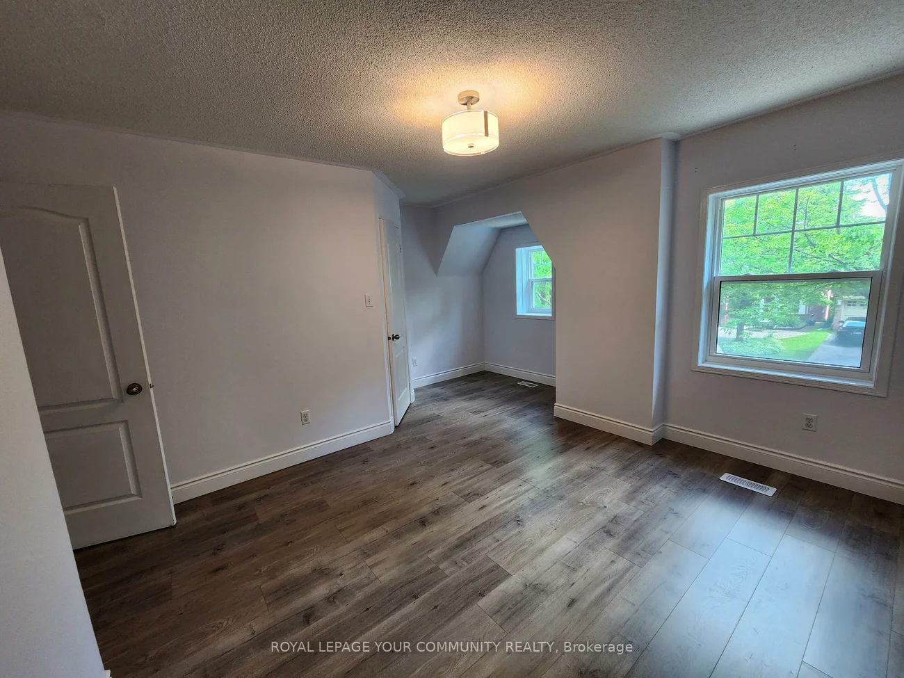 42, Woodroof, Bayview Wellington, Aurora
