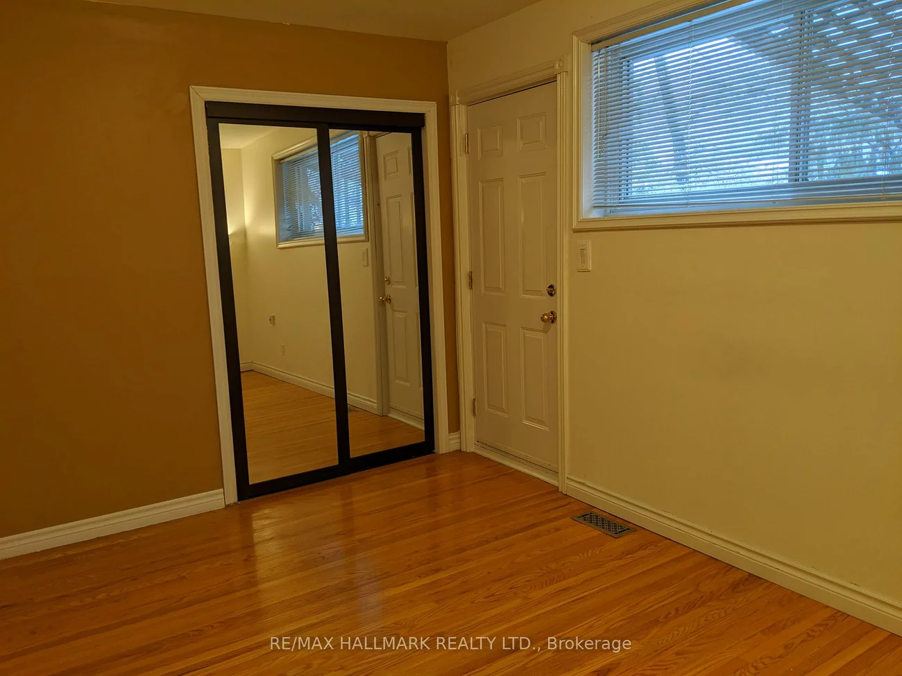 16, Knowles, Aurora Highlands, Aurora