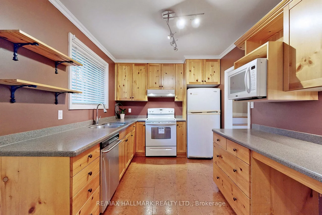 16, Knowles, Aurora Highlands, Aurora