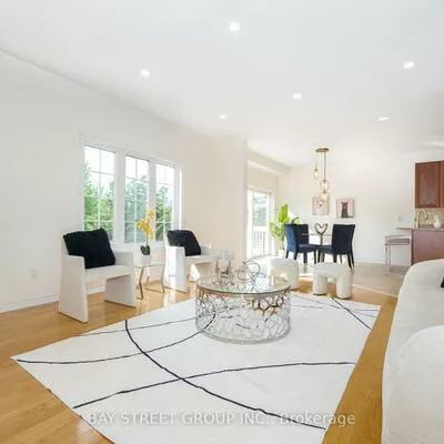 243, Zokol, Bayview Northeast, Aurora