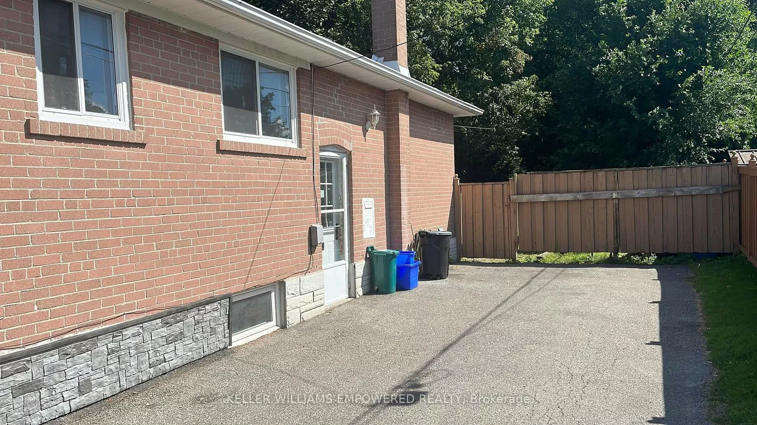 17, Collins, Aurora Heights, Aurora