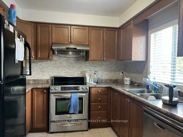 44, Lewis Honey, Bayview Northeast, Aurora