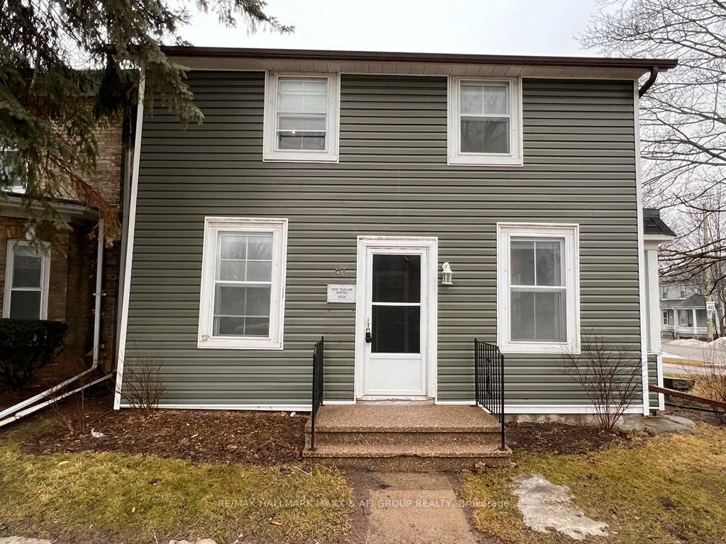 61, Wellington, Aurora Village, Aurora