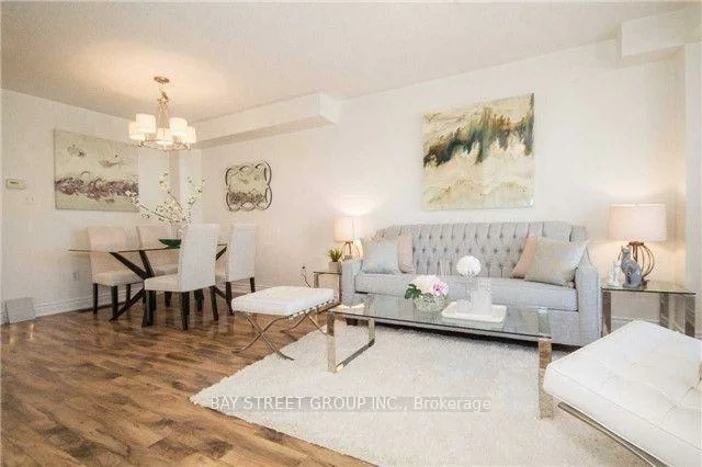 407, Hollandview, Bayview Wellington, Aurora