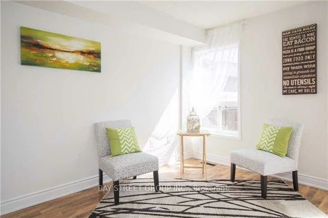 407, Hollandview, Bayview Wellington, Aurora