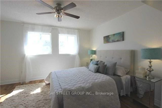 407, Hollandview, Bayview Wellington, Aurora