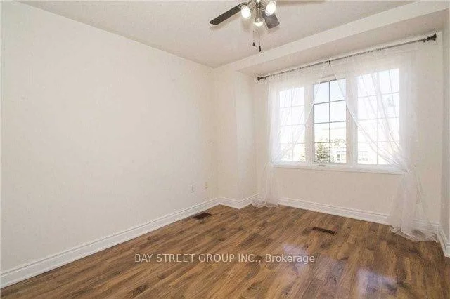 407, Hollandview, Bayview Wellington, Aurora