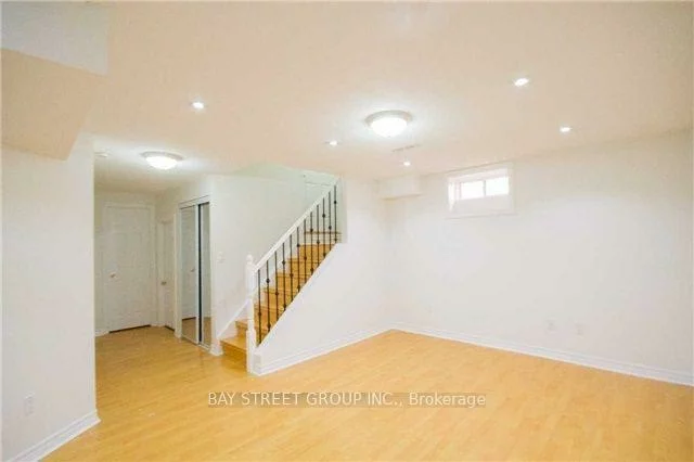 407, Hollandview, Bayview Wellington, Aurora