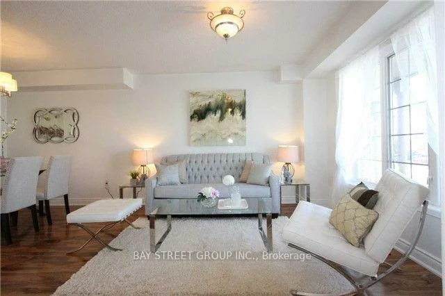 407, Hollandview, Bayview Wellington, Aurora