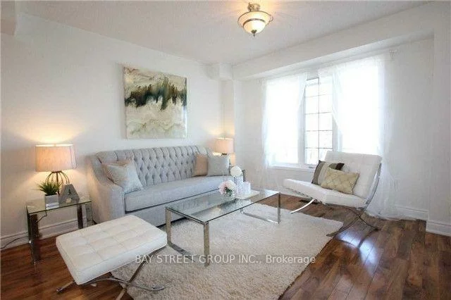 407, Hollandview, Bayview Wellington, Aurora