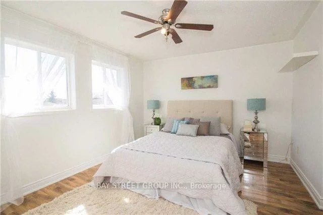 407, Hollandview, Bayview Wellington, Aurora