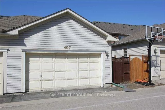 407, Hollandview, Bayview Wellington, Aurora