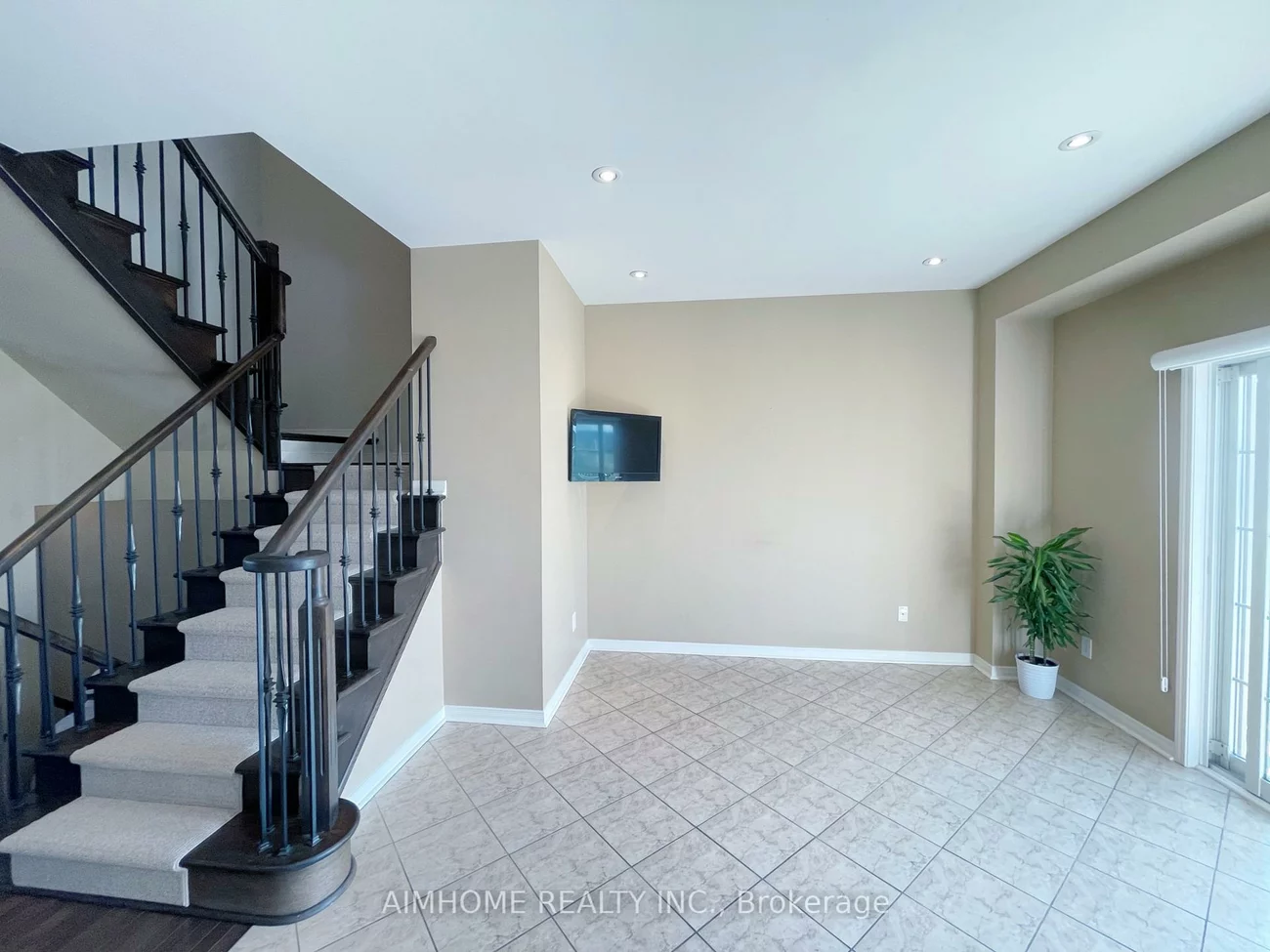 86, Chapman, Aurora Grove, Aurora