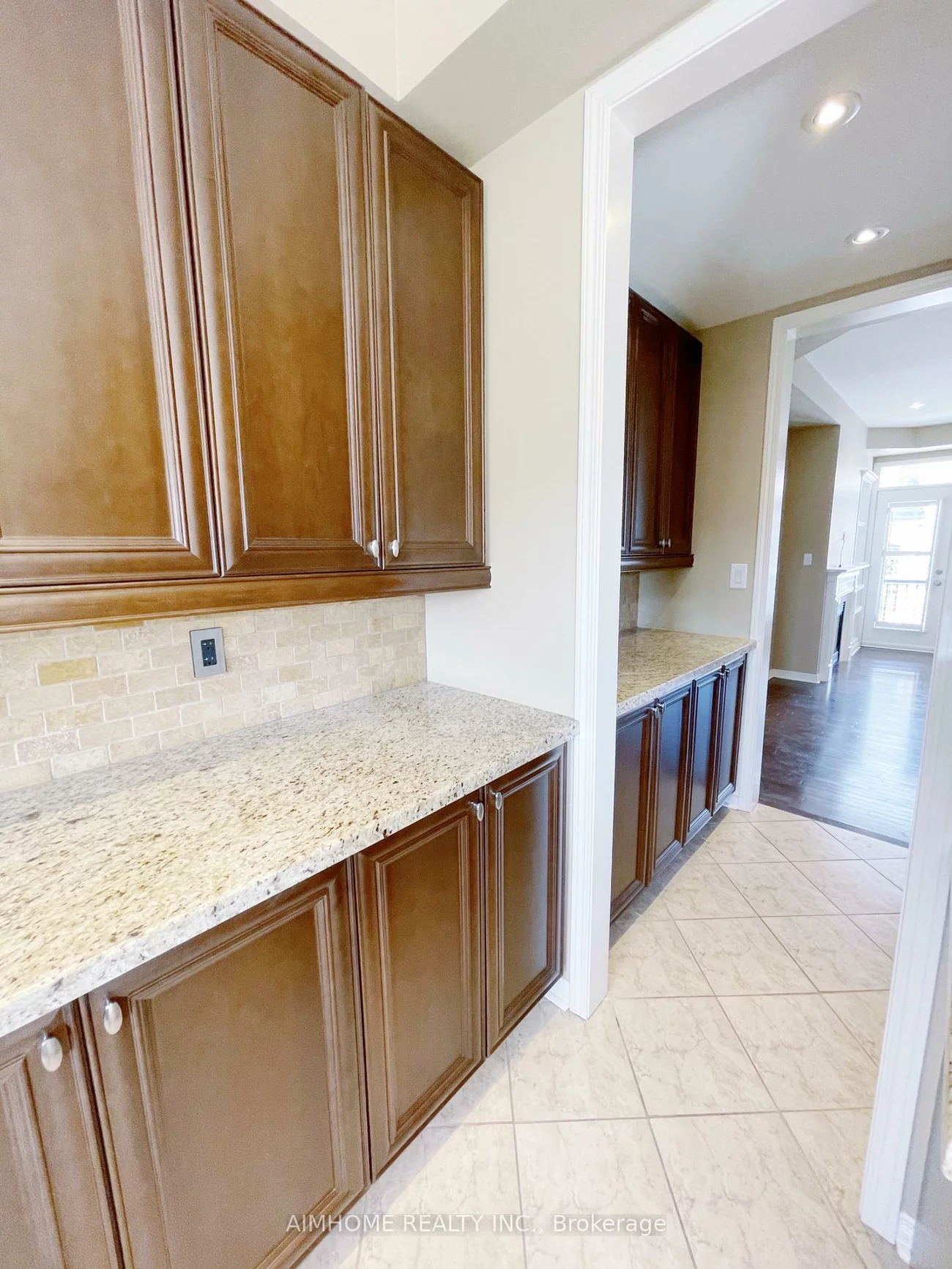 86, Chapman, Aurora Grove, Aurora