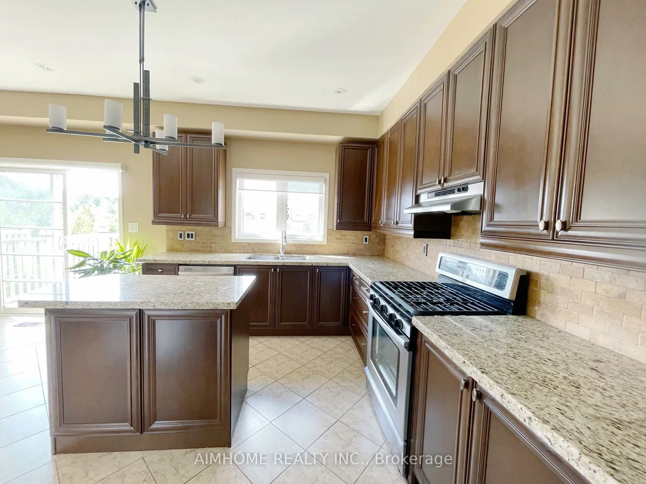 86, Chapman, Aurora Grove, Aurora