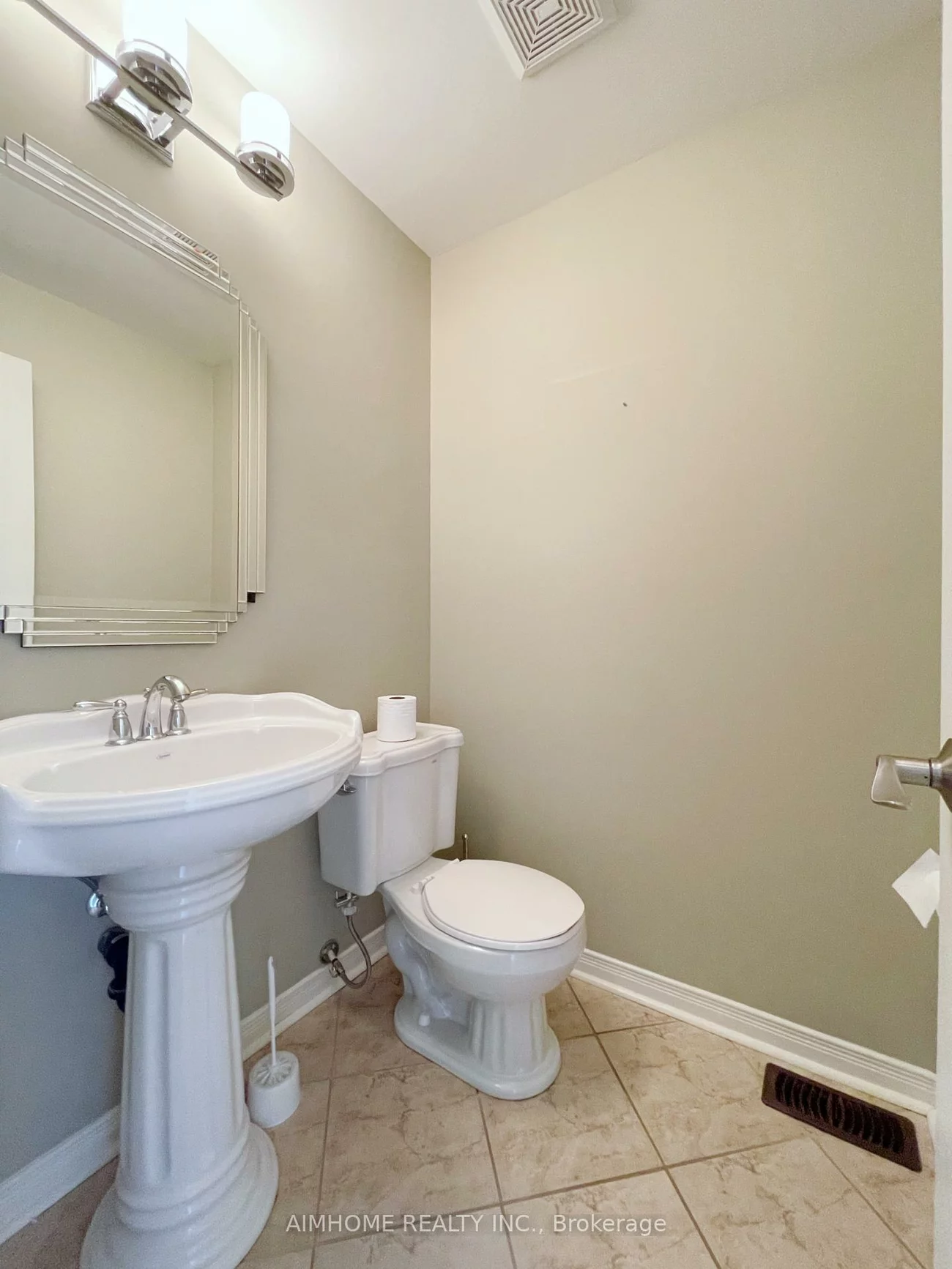 86, Chapman, Aurora Grove, Aurora